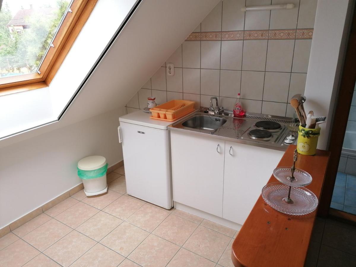 Tamas Batya Kunyhoja Apartment Balatonmariafurdo Ngoại thất bức ảnh